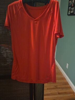 Old Navy Red Short Sleeve V-Neck Tee